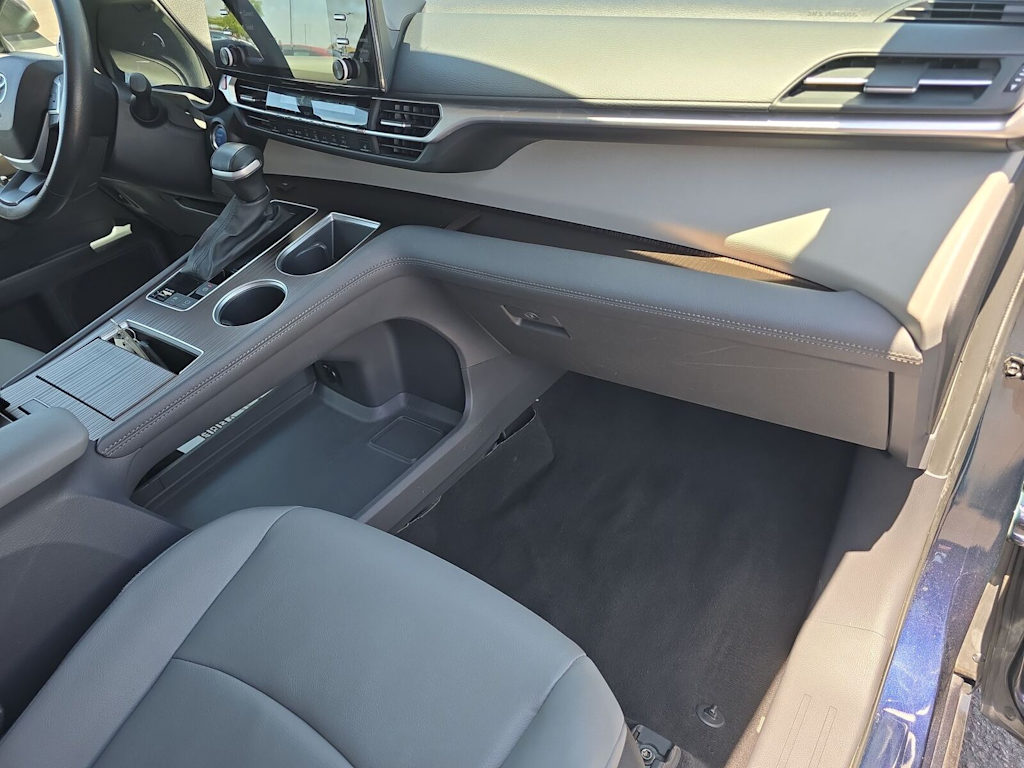 Thumbnail: 2024 Toyota Sienna - 9