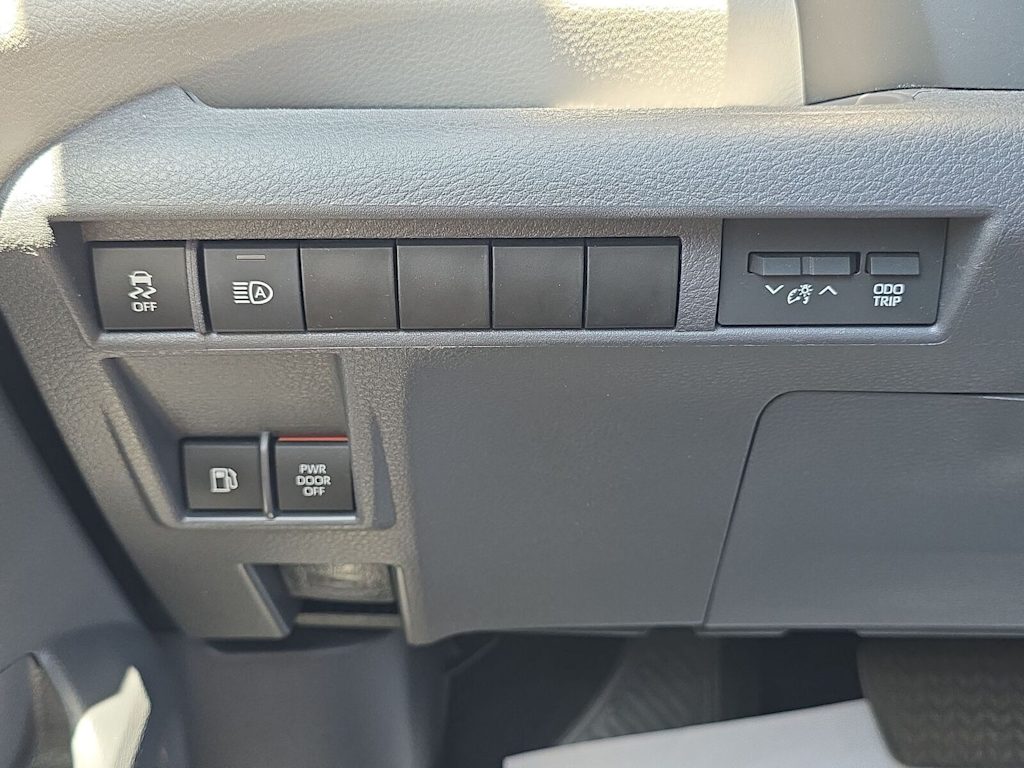 Thumbnail: 2024 Toyota Sienna - 33
