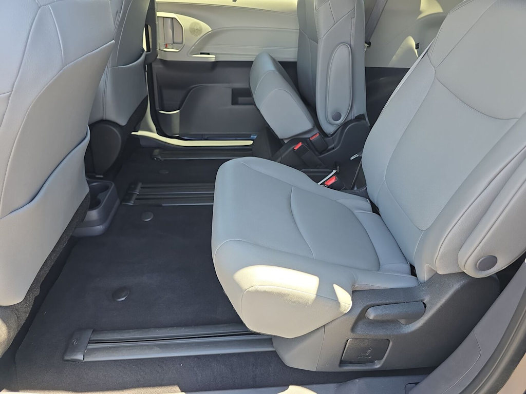 Thumbnail: 2024 Toyota Sienna - 23