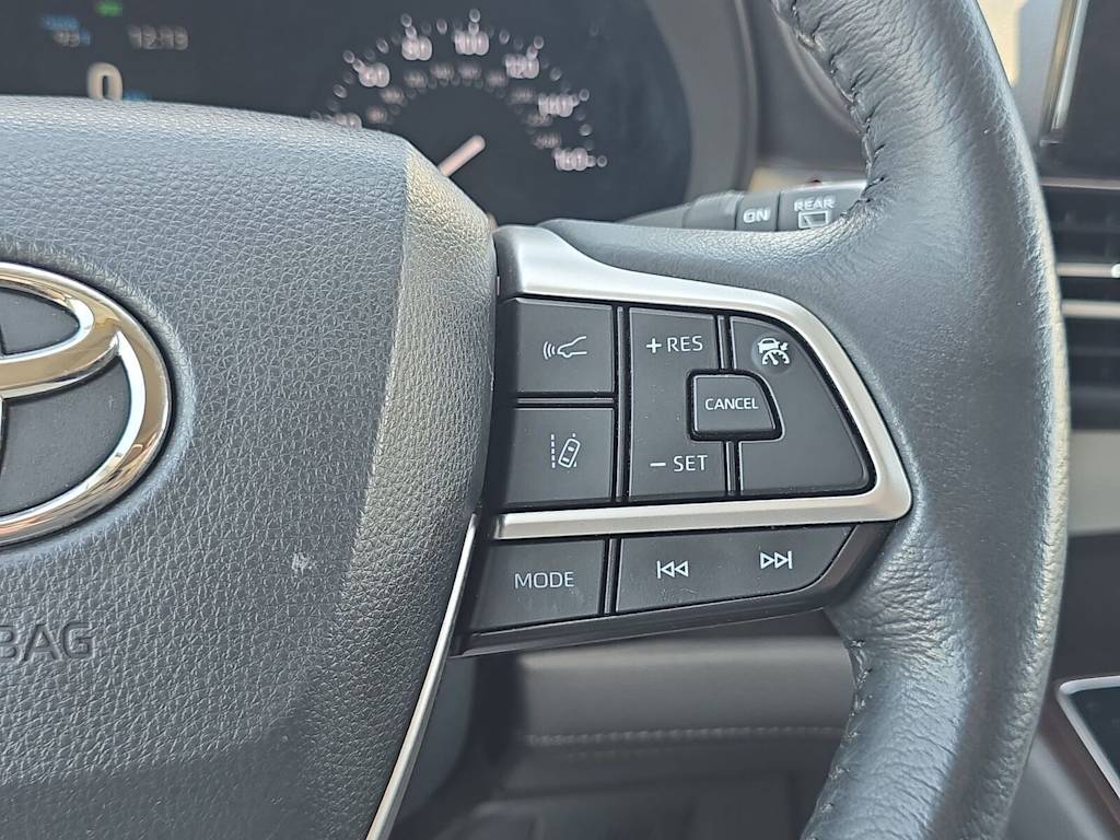 Thumbnail: 2024 Toyota Sienna - 32