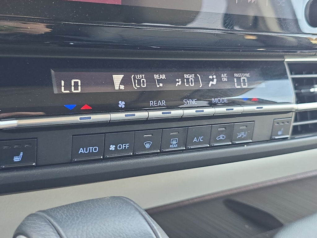 Thumbnail: 2024 Toyota Sienna - 28