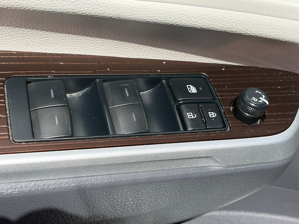 Thumbnail: 2024 Toyota Sienna - 12