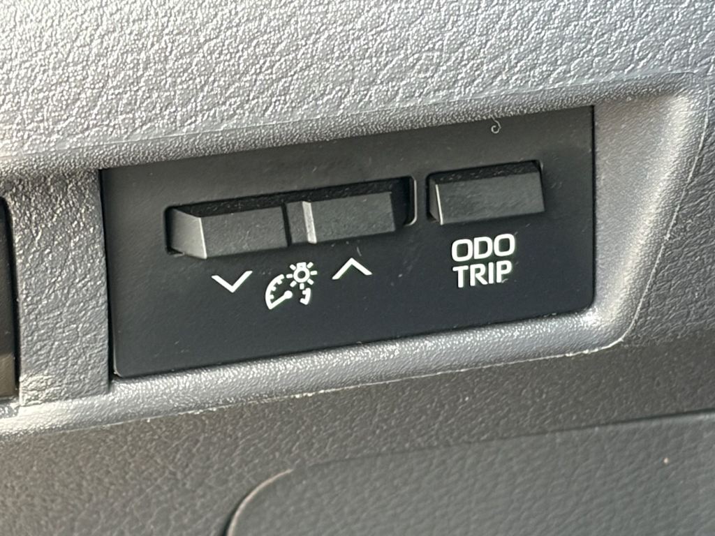 Thumbnail: 2024 Toyota Sienna - 24