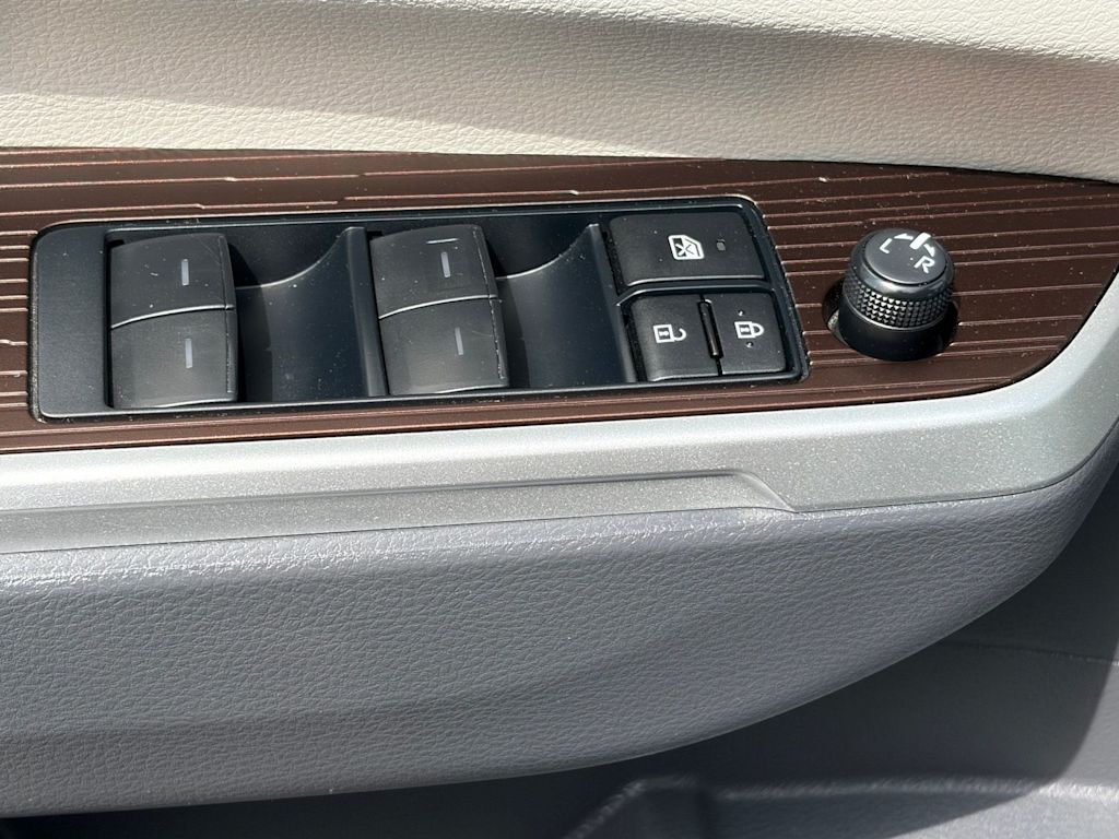 Thumbnail: 2024 Toyota Sienna - 21