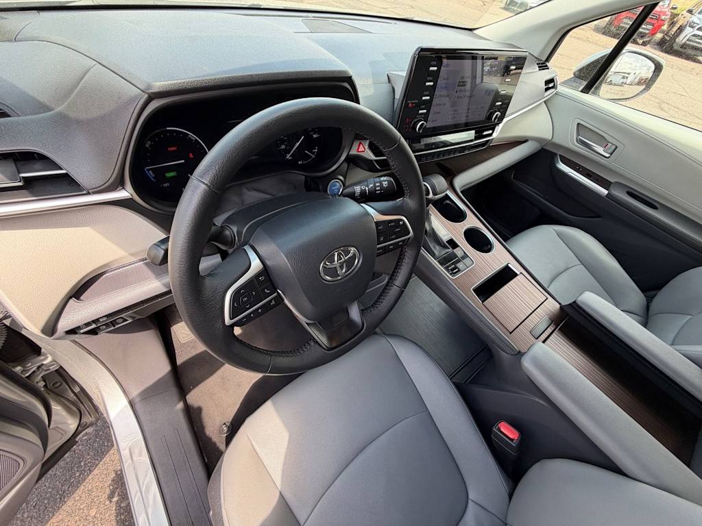 Thumbnail: 2024 Toyota Sienna - 2