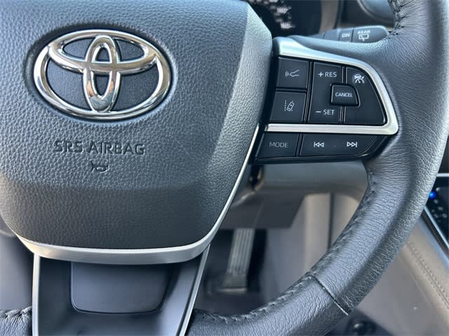 2023 Toyota Sienna XLE 26