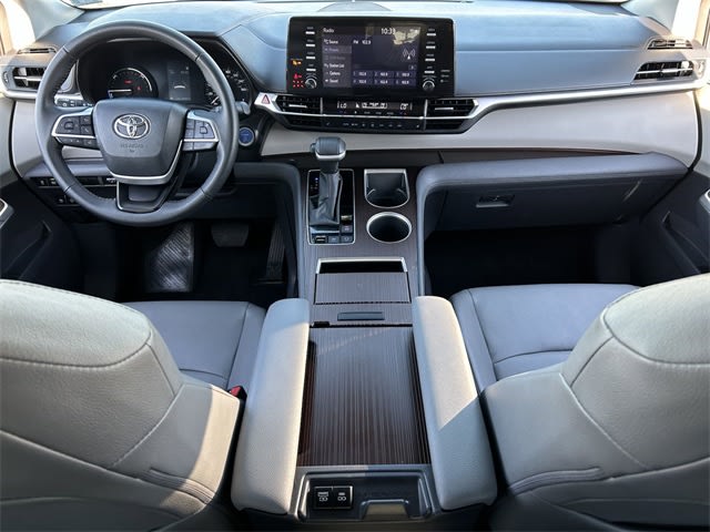 2023 Toyota Sienna XLE 12