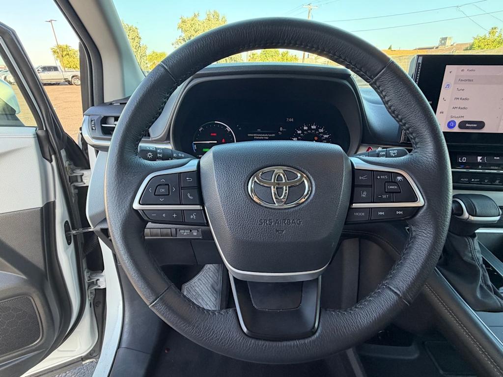 Thumbnail: 2025 Toyota Sienna - 2