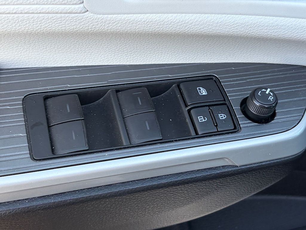 Thumbnail: 2025 Toyota Sienna - 12