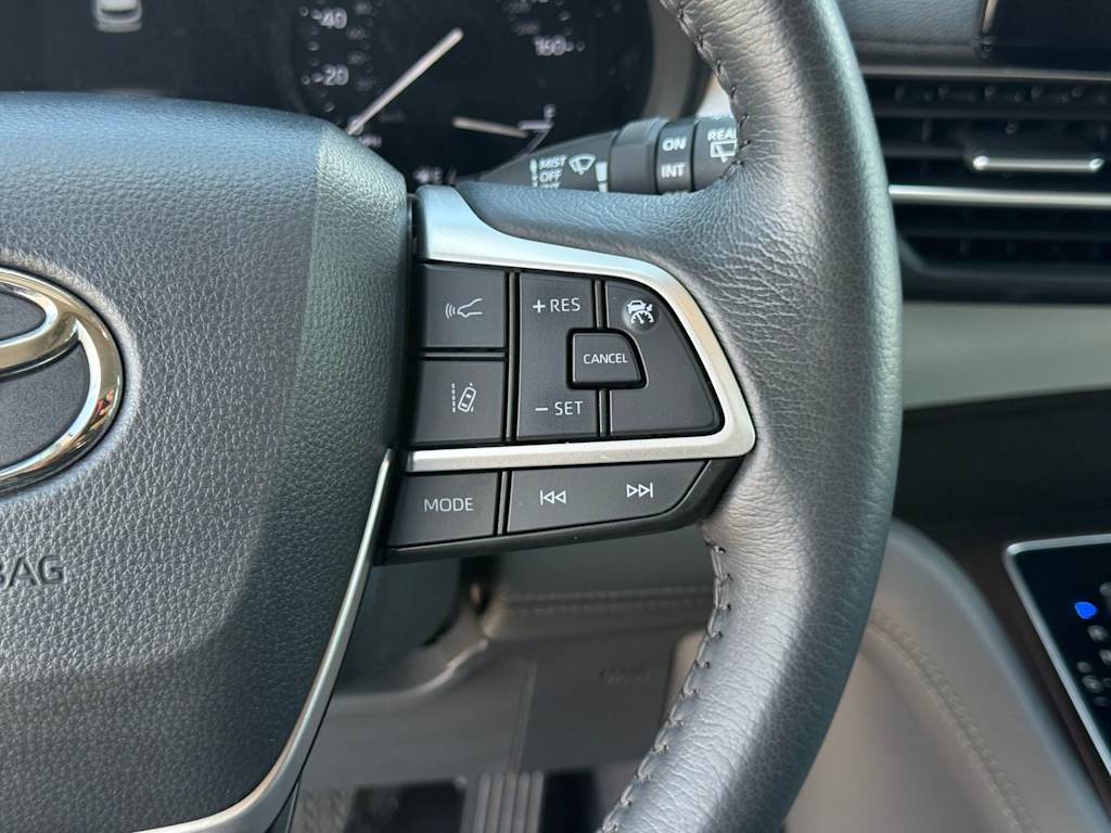 Thumbnail: 2024 Toyota Sienna - 23