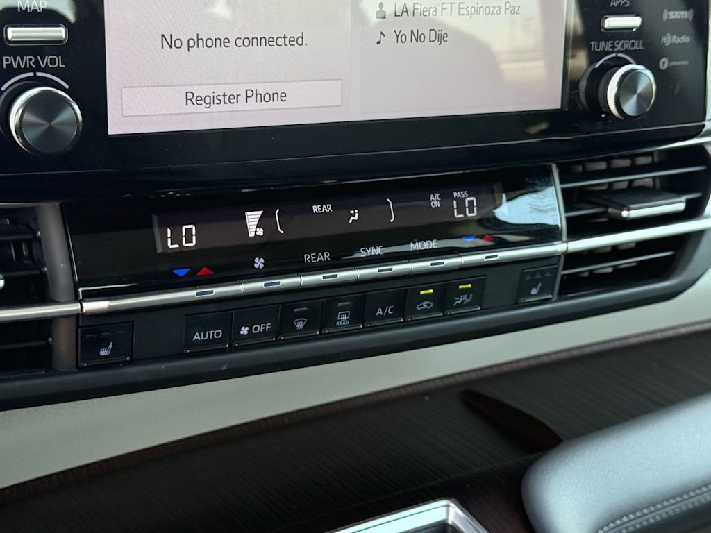 Thumbnail: 2024 Toyota Sienna - 26