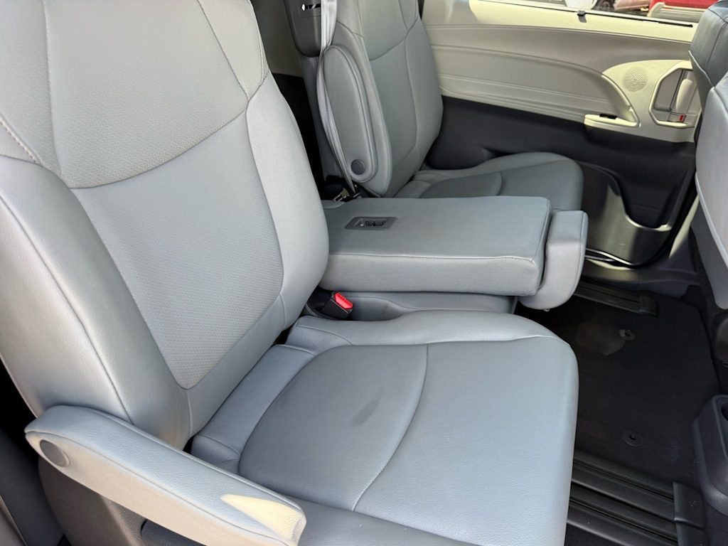 Thumbnail: 2024 Toyota Sienna - 30
