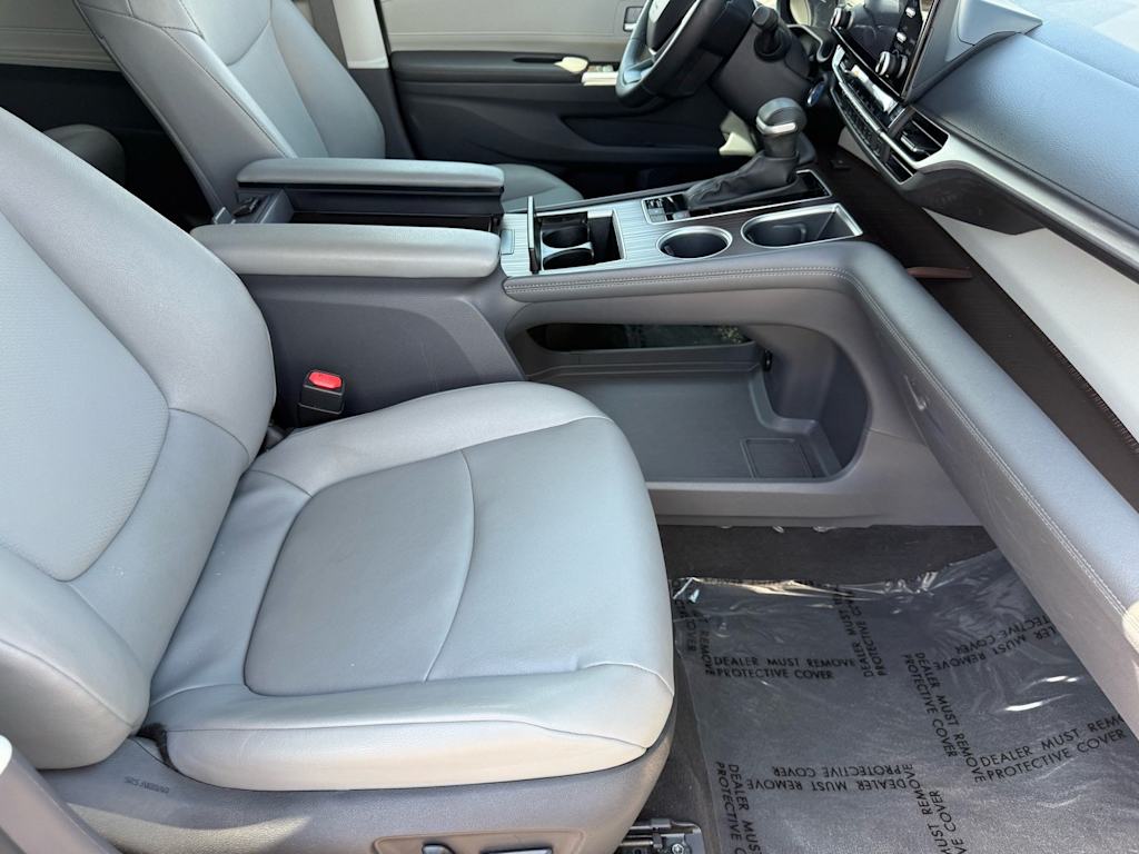 Thumbnail: 2024 Toyota Sienna - 33
