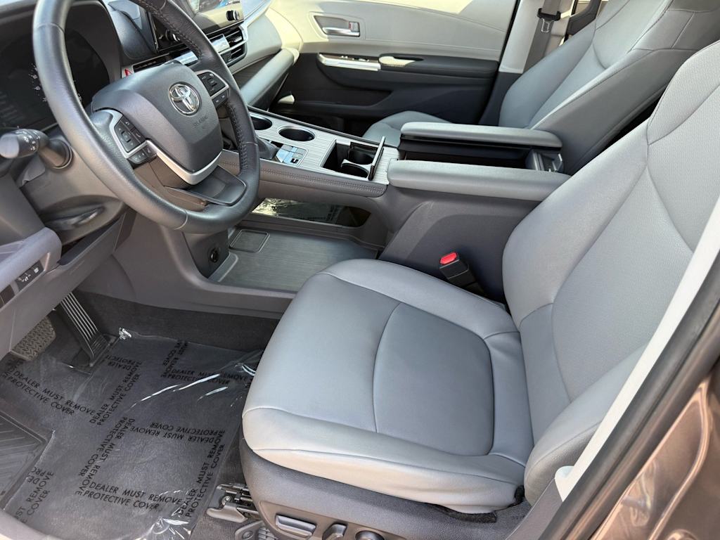Thumbnail: 2024 Toyota Sienna - 8