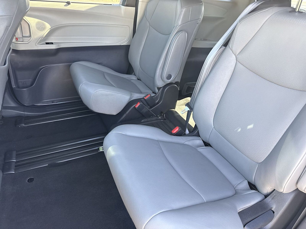 Thumbnail: 2024 Toyota Sienna - 12