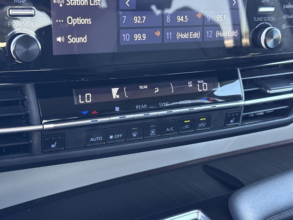 Thumbnail: 2024 Toyota Sienna - 24