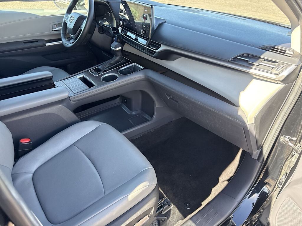 Thumbnail: 2024 Toyota Sienna - 10