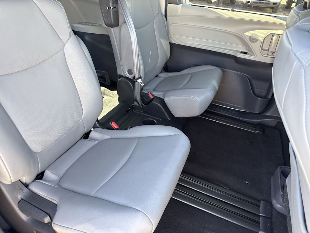 Thumbnail: 2024 Toyota Sienna - 19