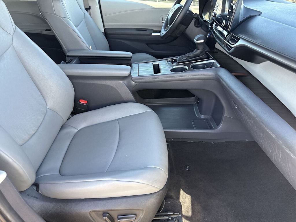 Thumbnail: 2024 Toyota Sienna - 11