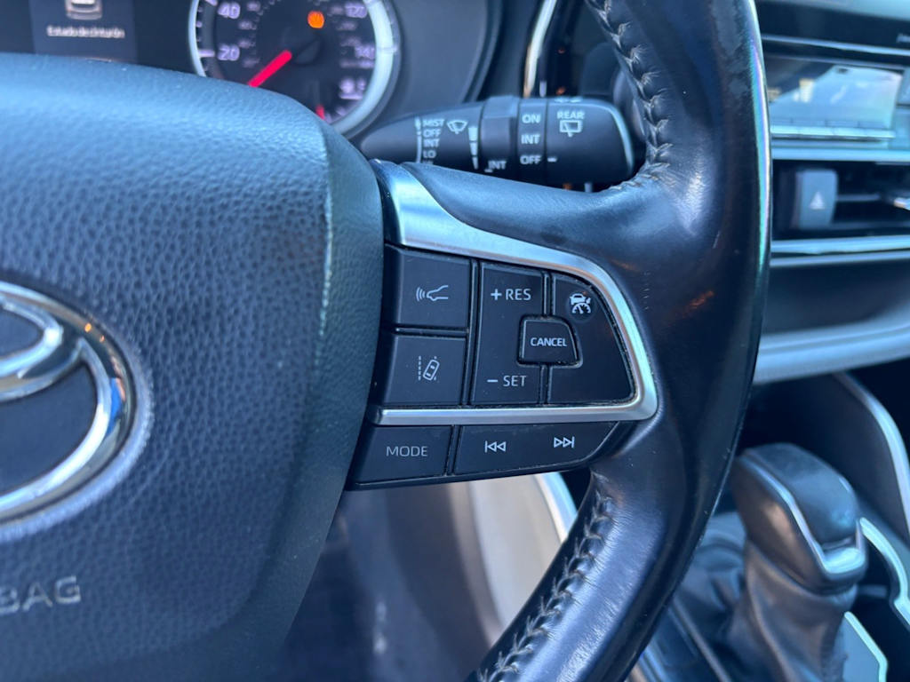 Thumbnail: 2021 Toyota Highlander - 16