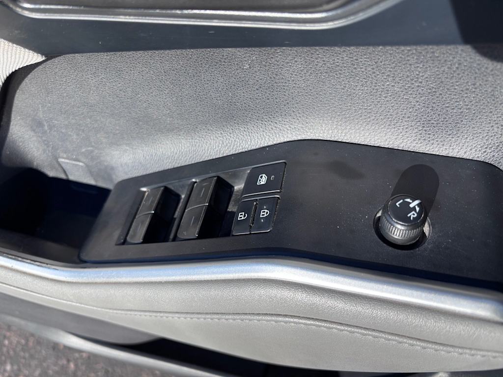 Thumbnail: 2021 Toyota Highlander - 14
