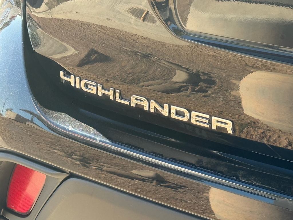 Thumbnail: 2020 Toyota Highlander - 22