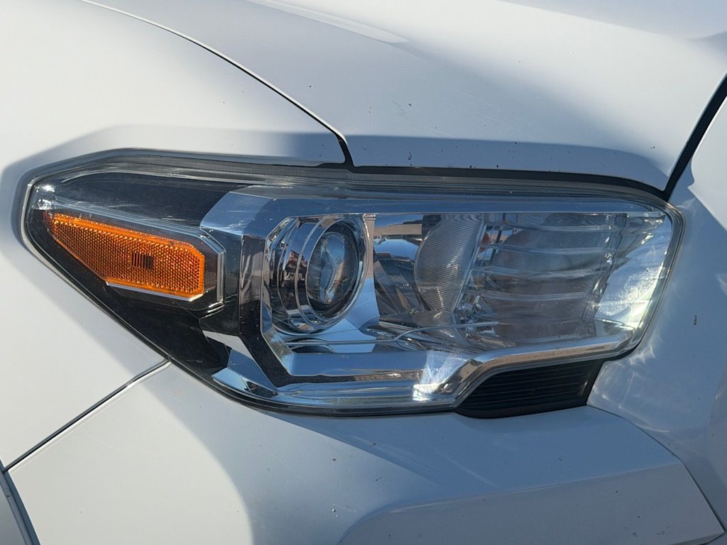 Thumbnail: 2021 Toyota Tacoma - 10