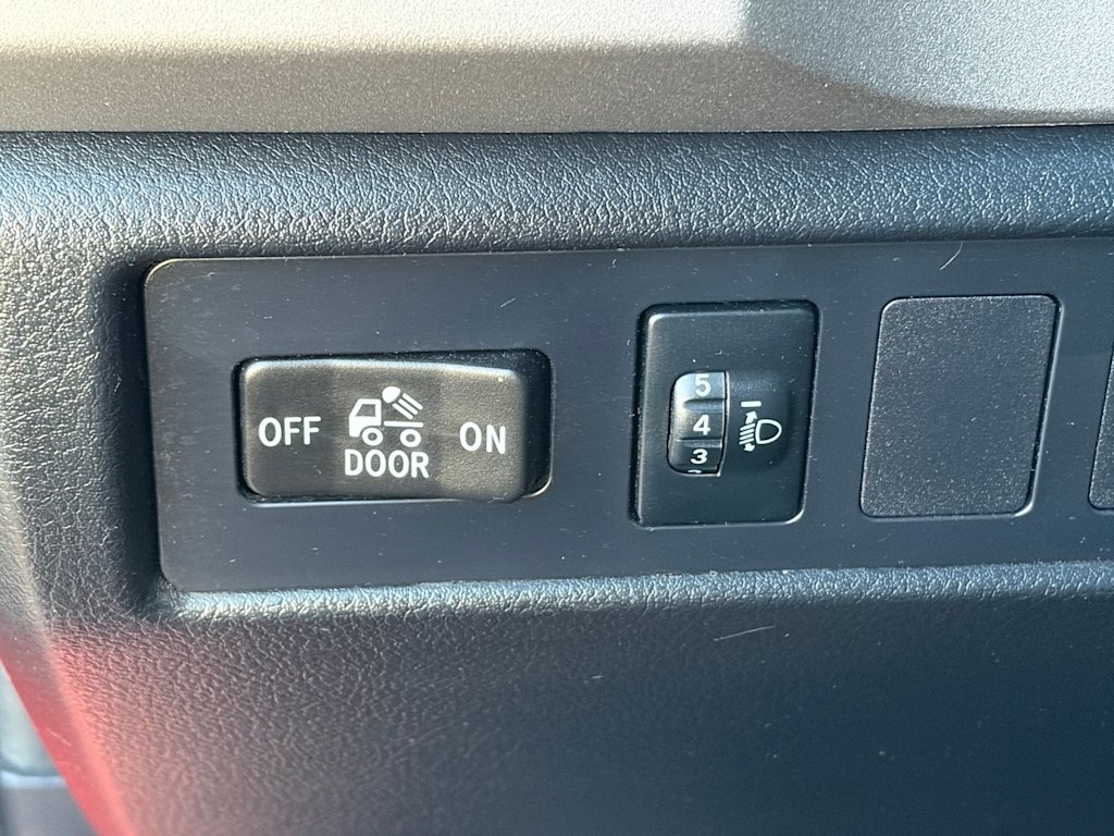 Thumbnail: 2013 Toyota Tundra - 14