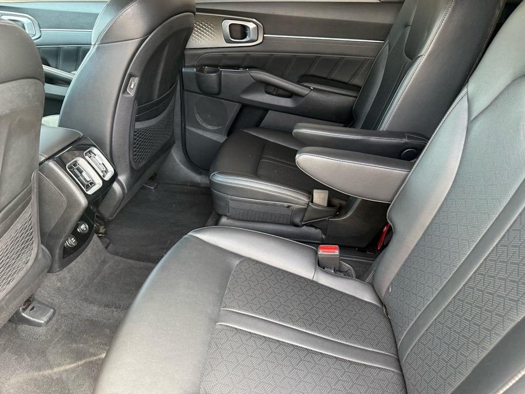 Thumbnail: 2023 Kia Sorento - 11