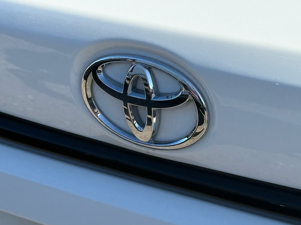 Thumbnail: 2022 Toyota Corolla - 17