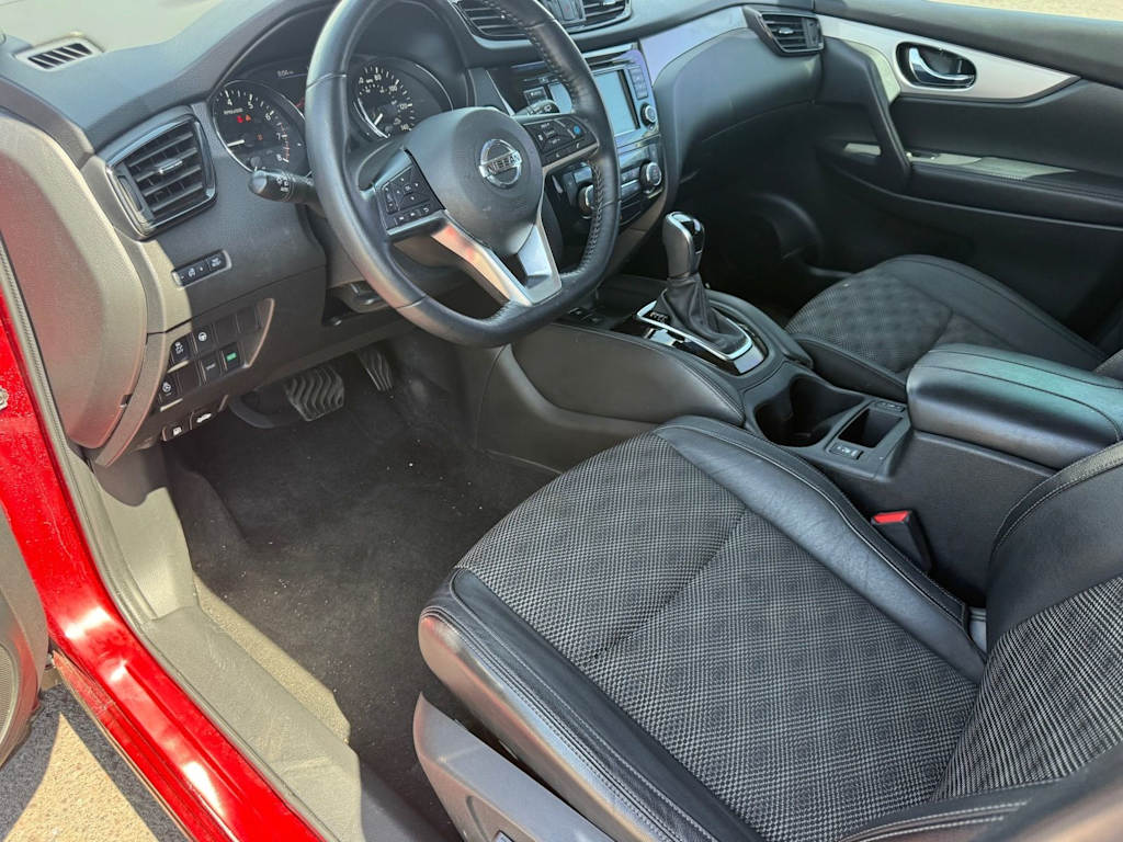 Thumbnail: 2020 Nissan Rogue Sport - 6