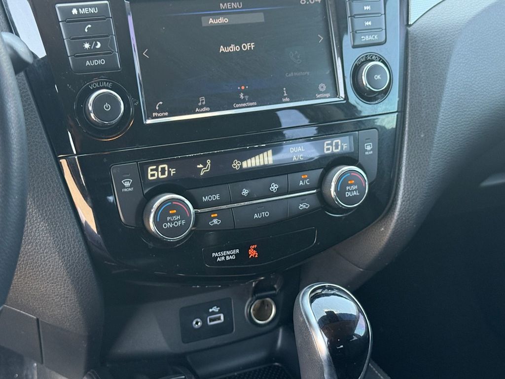 Thumbnail: 2020 Nissan Rogue Sport - 22