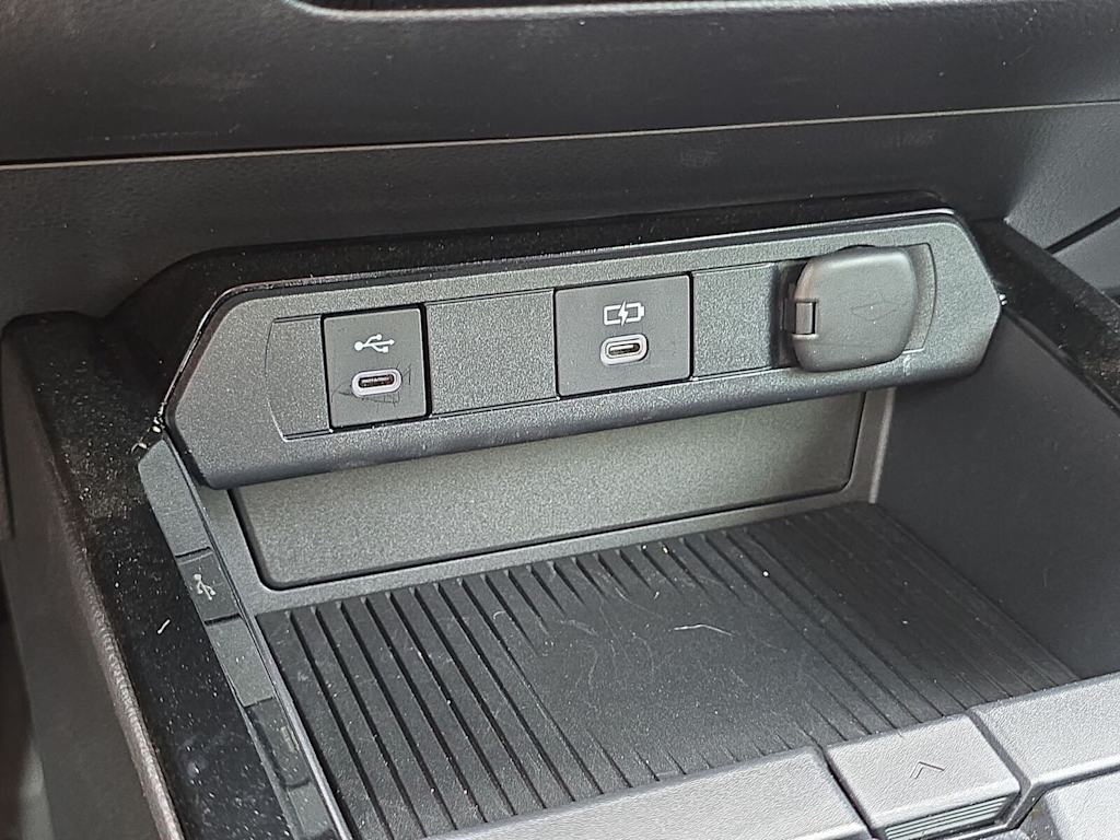 2025 Toyota Prius Limited - Photo 30