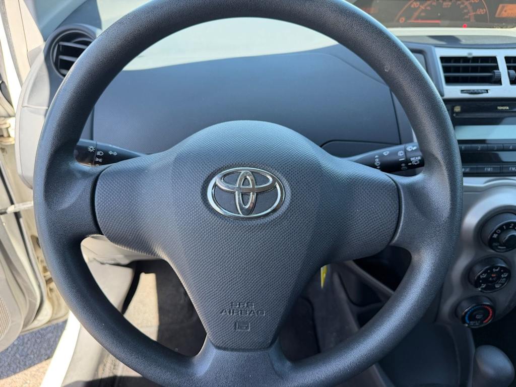 Thumbnail: 2011 Toyota Yaris - 23