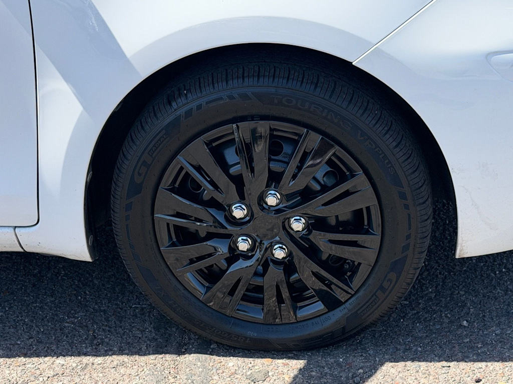 Thumbnail: 2011 Toyota Yaris - 5