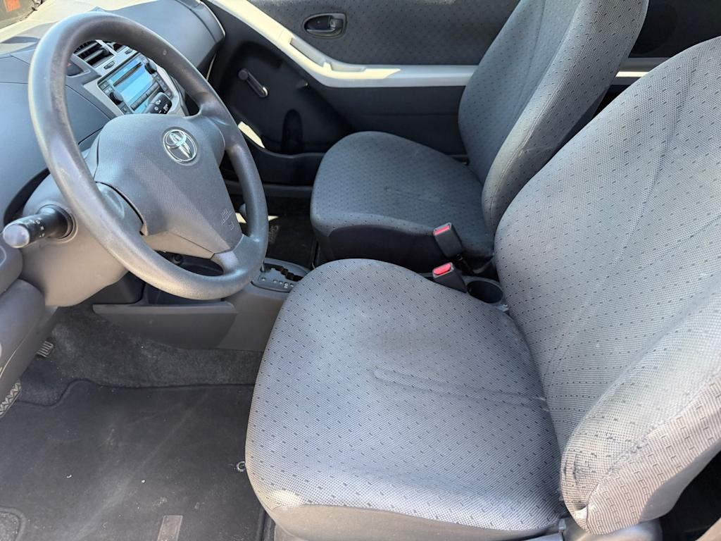 Thumbnail: 2011 Toyota Yaris - 6