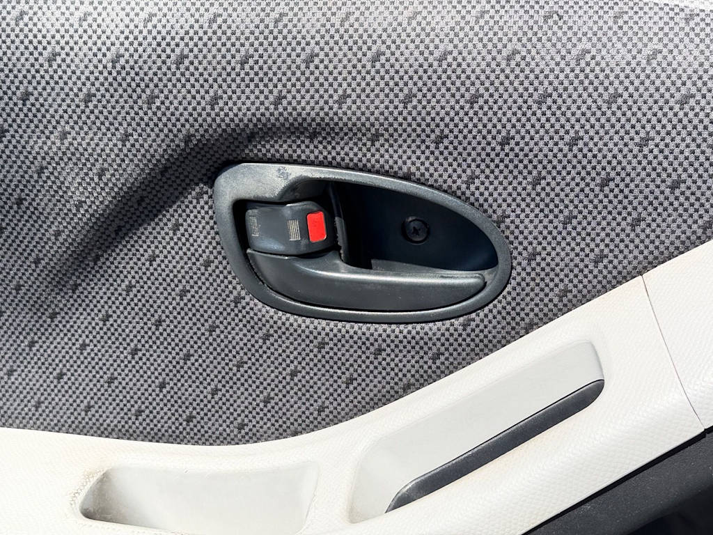 Thumbnail: 2011 Toyota Yaris - 9