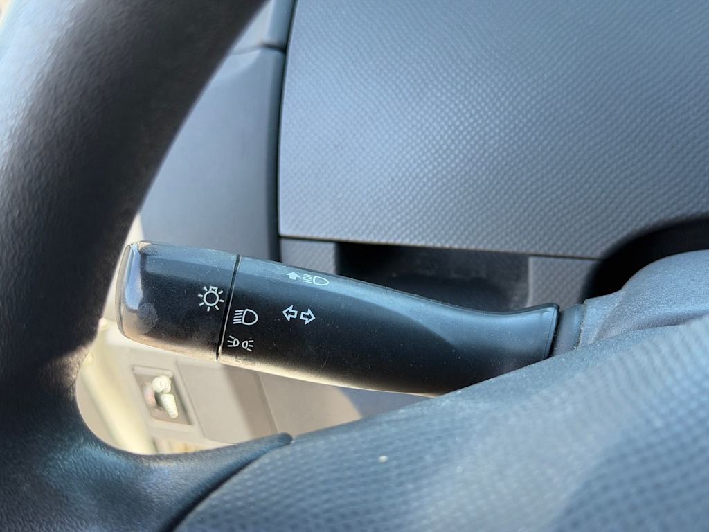 Thumbnail: 2011 Toyota Yaris - 18