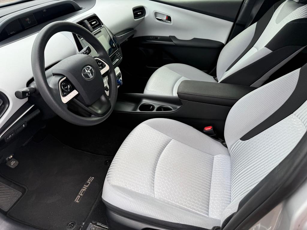 Thumbnail: 2016 Toyota Prius - 8