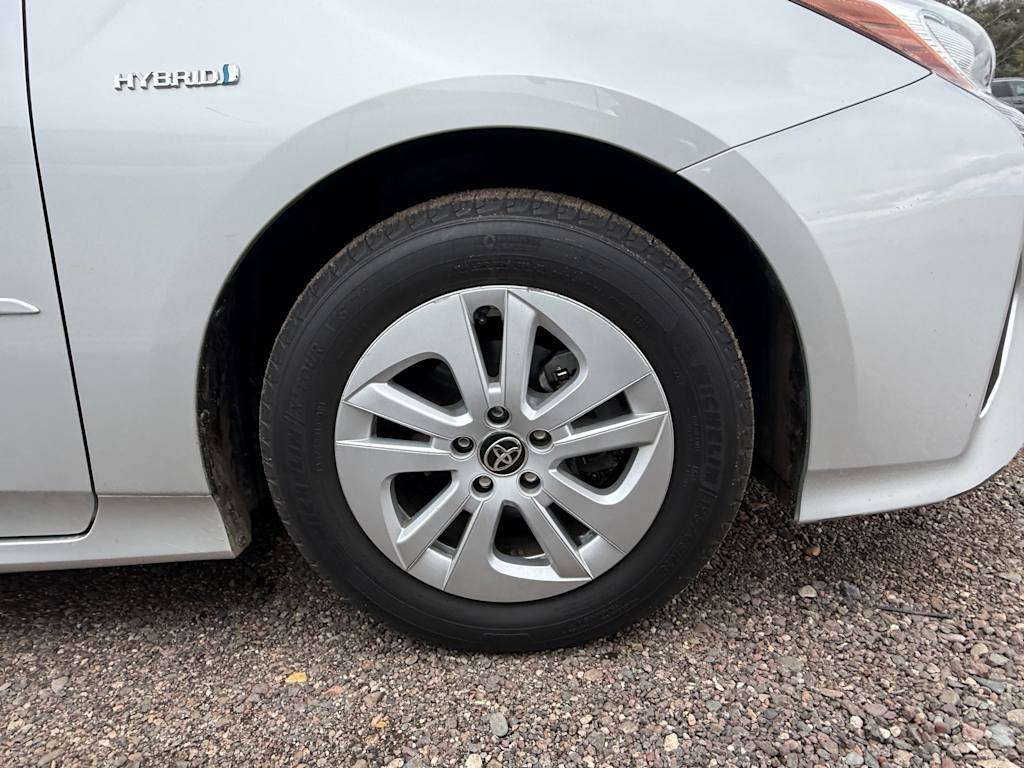 Thumbnail: 2016 Toyota Prius - 6