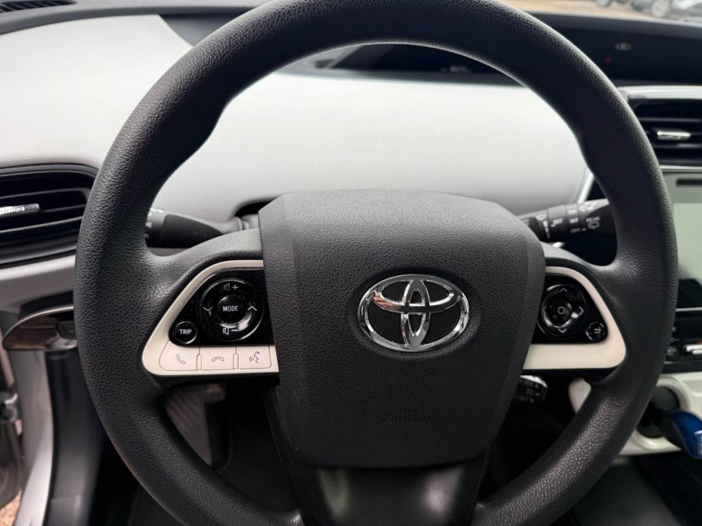 Thumbnail: 2016 Toyota Prius - 7