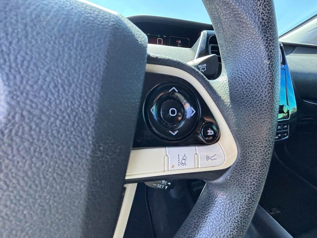 Thumbnail: 2017 Toyota Prius - 18