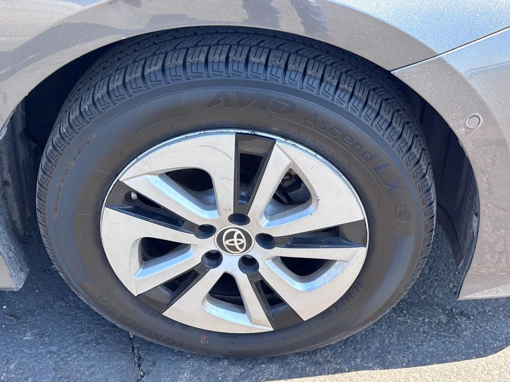 Thumbnail: 2017 Toyota Prius - 6