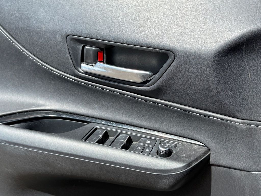 Thumbnail: 2023 Toyota Venza - 15