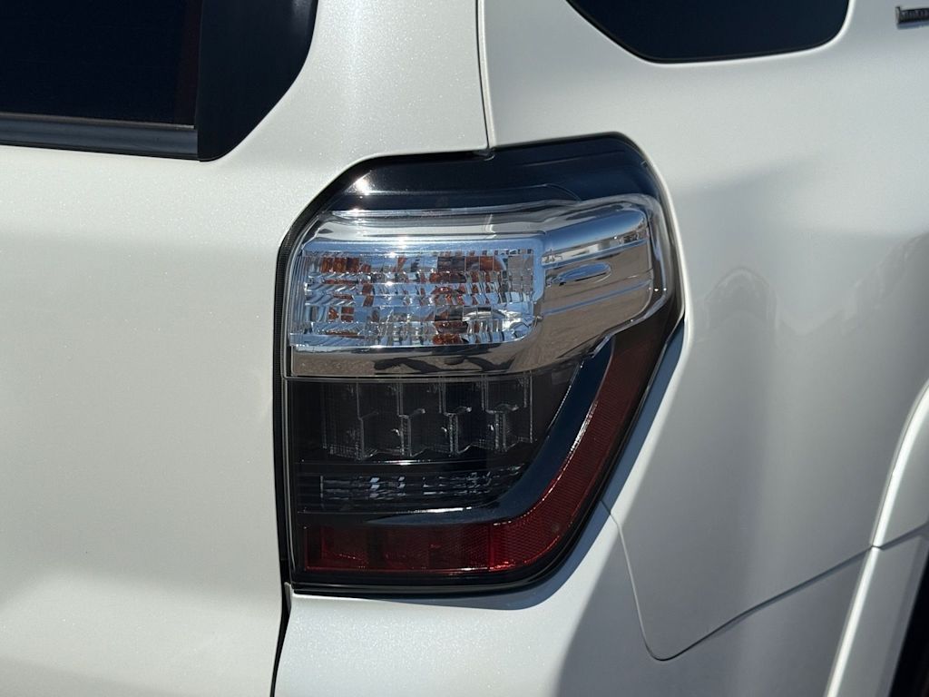 Thumbnail: 2019 Toyota 4Runner - 17