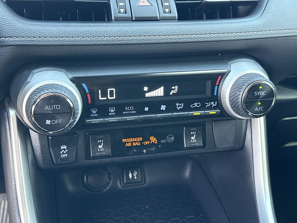 2019 Toyota RAV4 XLE Premium 26