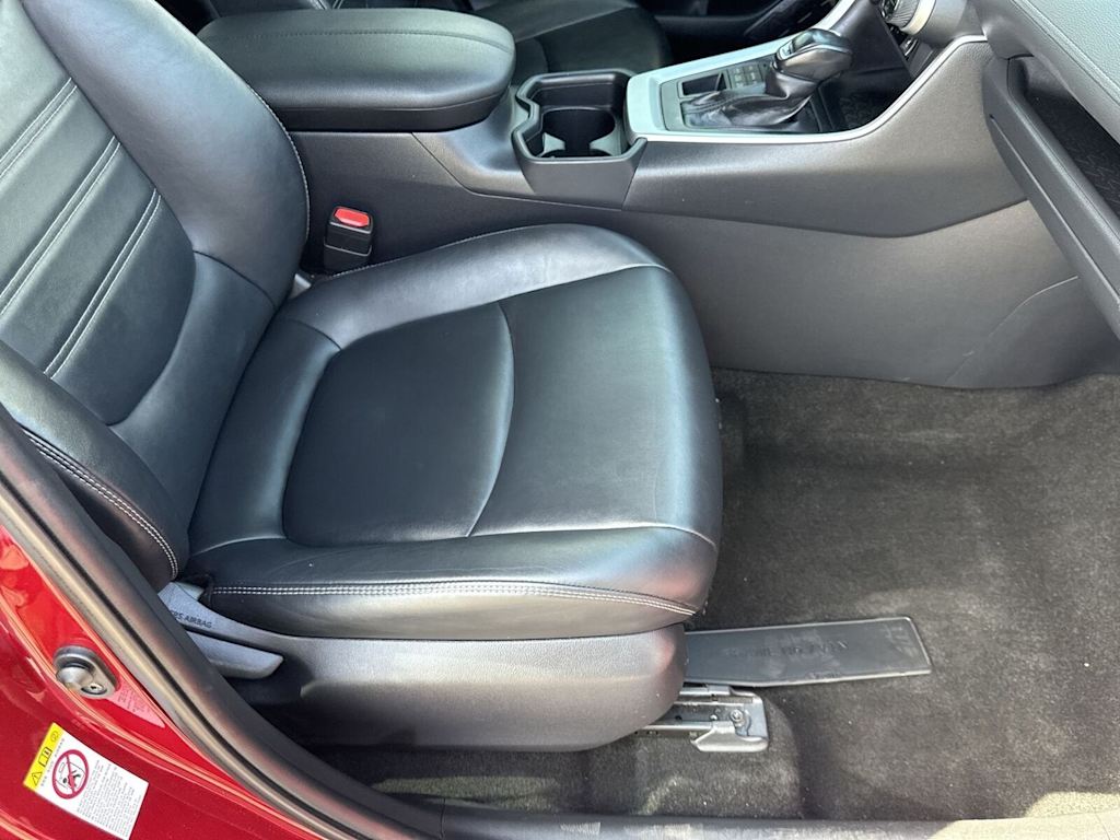 2019 Toyota RAV4 XLE Premium 10