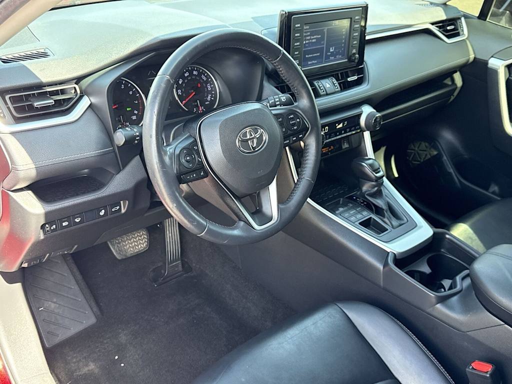 2019 Toyota RAV4 XLE Premium 13
