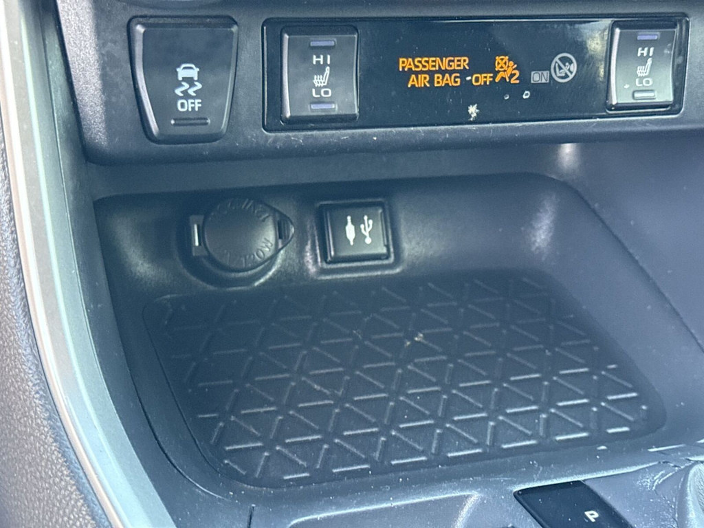 2019 Toyota RAV4 XLE Premium 27