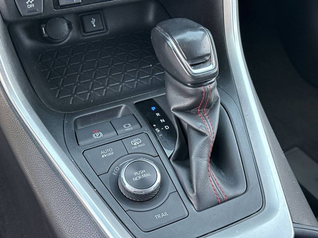 Thumbnail: 2022 Toyota RAV4 - 15